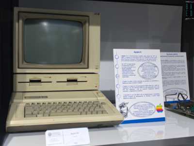 Nel museo � ospitato un altro celebre home computer: l�Apple II, che registrava i dati su un supporto magnetico esterno (il �dischetto�)